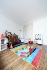 Une chambre d'enfant rénovée Appartement 125 m² Asnières sur Seine